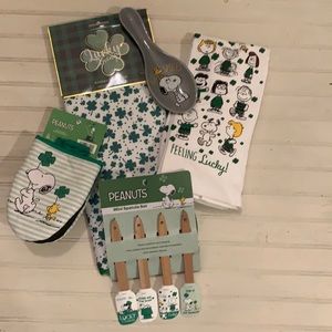 Peanuts: Saint Patrick theme bundle set.